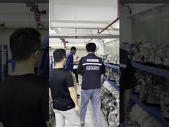 I clienti arabi sono venuti a visitare la nostra fabbrica.