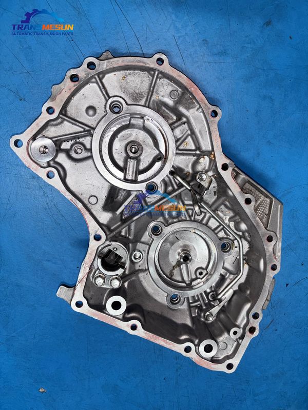 Coperchio posteriore dell'alloggiamento della trasmissione CVT K114 con cinque fori di fissaggio per la trasmissione CVT 2.0L del modello Toyota C-HR 2019.