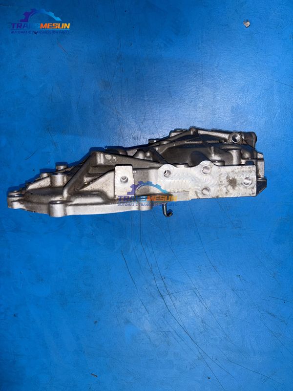 Coperchio posteriore dell'alloggiamento della trasmissione CVT K114 con cinque fori di fissaggio per la trasmissione CVT 2.0L del modello Toyota C-HR 2019.